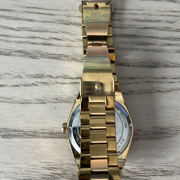 Michael Kors - Picture 4 of 7